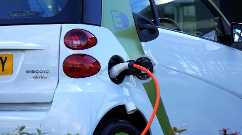 Car charging: an increasingly common sight. Credit: Mikesphotos on pixabay.com https://pixabay.com/photos/electric-car-car-electric-vehicle-1458836/ An electric car getting charged