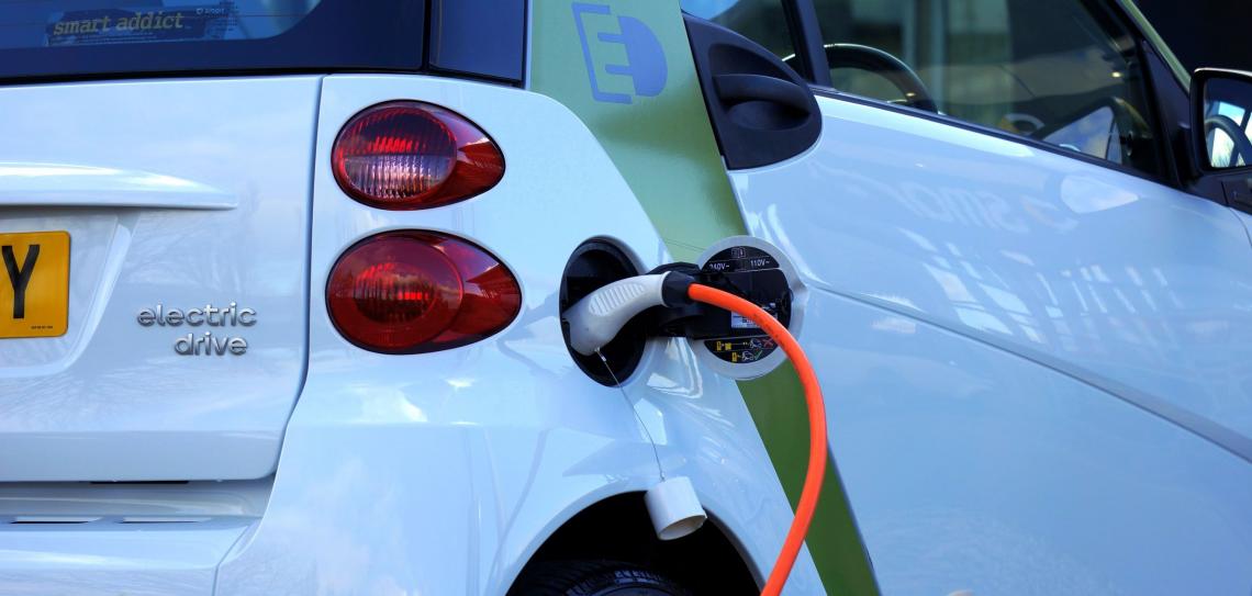 Car charging: an increasingly common sight. Credit: Mikesphotos on pixabay.com https://pixabay.com/photos/electric-car-car-electric-vehicle-1458836/ An electric car getting charged
