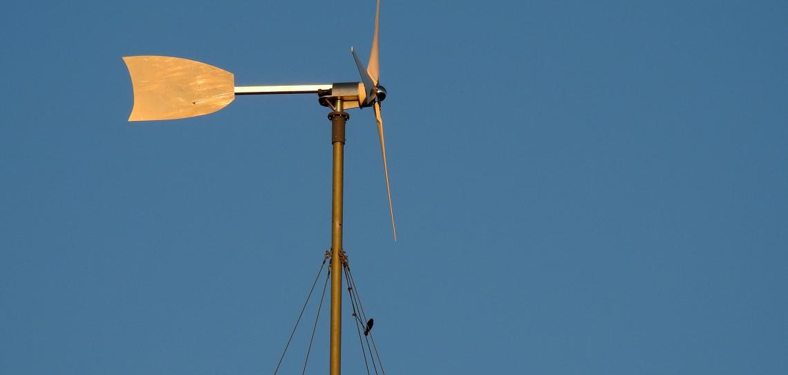 Small-scale domestic wind turbines can either be integrated into the local electricity grid or operate as off-grid devices. Photo: eryan76 - pixabay.com Small Wind Turbine Against Blue Sky