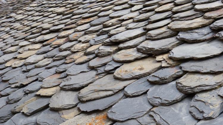 Making your roof from slate, shingle or tiles makes it more fire-proof - credit makamuki0 - Pixabay Slate roof tiles