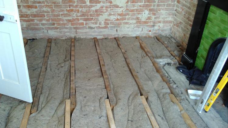 Sheep's wool floor insulation in a home